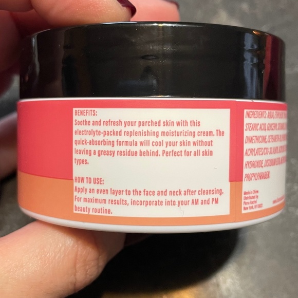 Maximum Hydrator Replenishing Moisturizing Cream - Picture 4 of 6